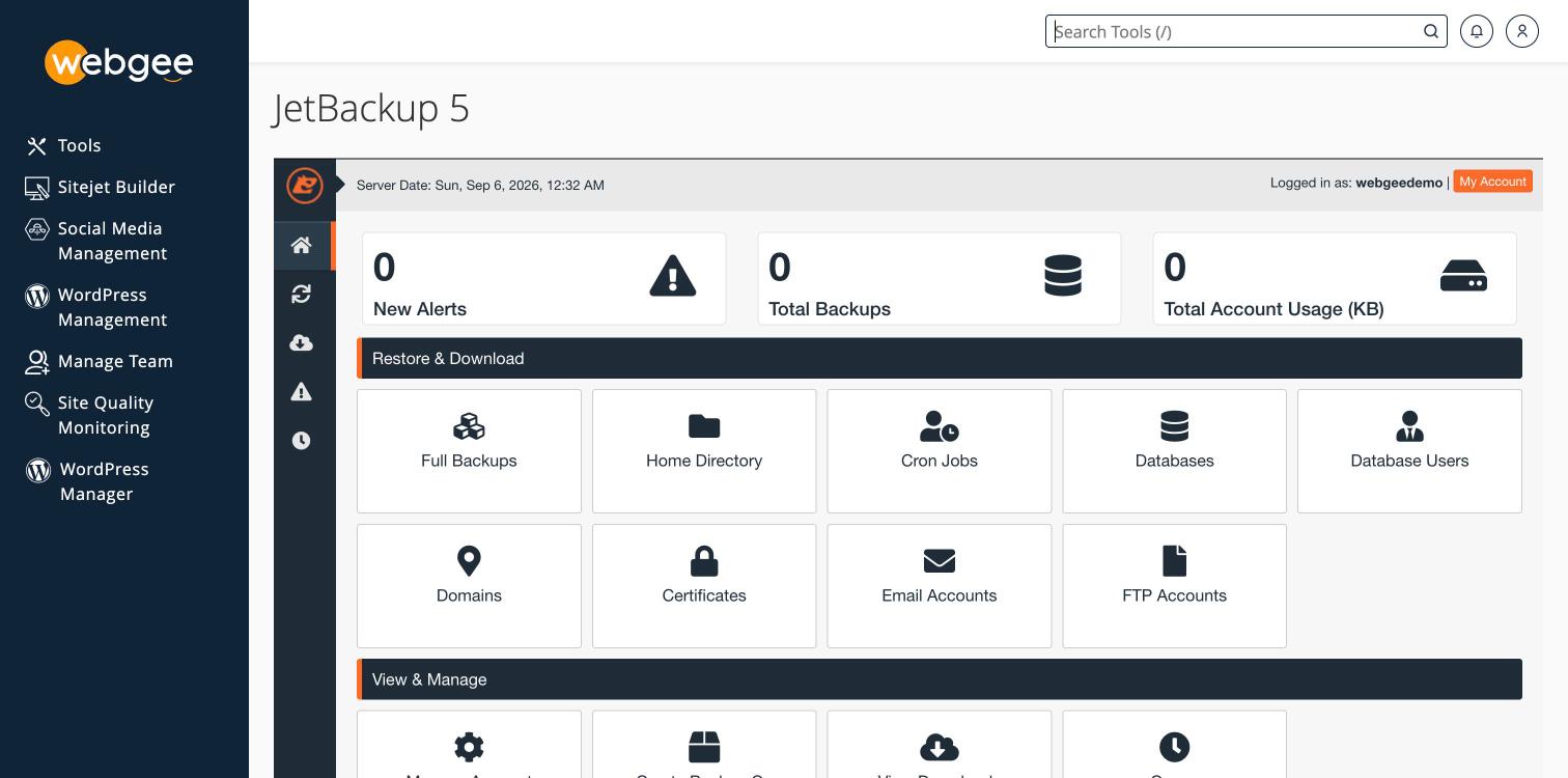 El panel de JetBackup 5 en cPanel, con contadores de New Alerts, Total Backups y Total Account Usage, y los mosaicos de Restore & Download para Full Backups, Home Directory, Cron Jobs, Databases, Database Users, Domains, Certificates, Email Accounts y FTP Accounts