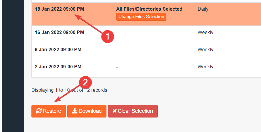 Lista de copias de seguridad del directorio home en JetBackup ordenadas por fecha, con una copia diaria seleccionada que muestra All Files/Directories Selected y un botón Change Files Selection, sobre los botones Restore, Download y Clear Selection